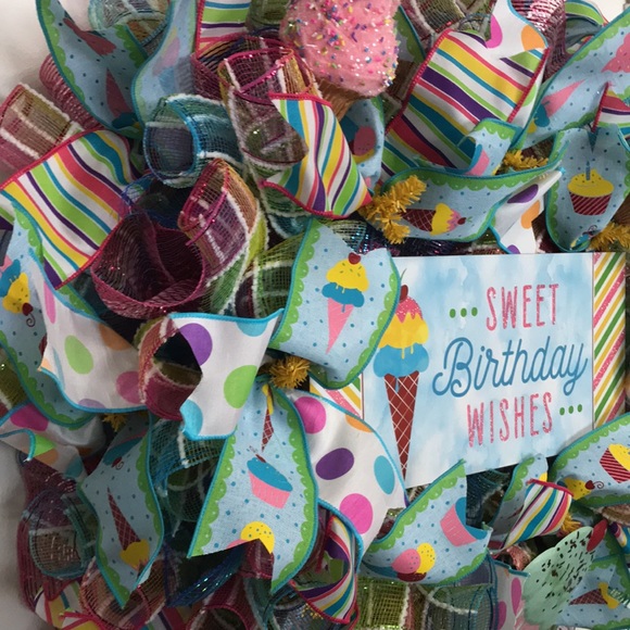 Sweet Birthday Wishes Wreath - Picture 7 of 7